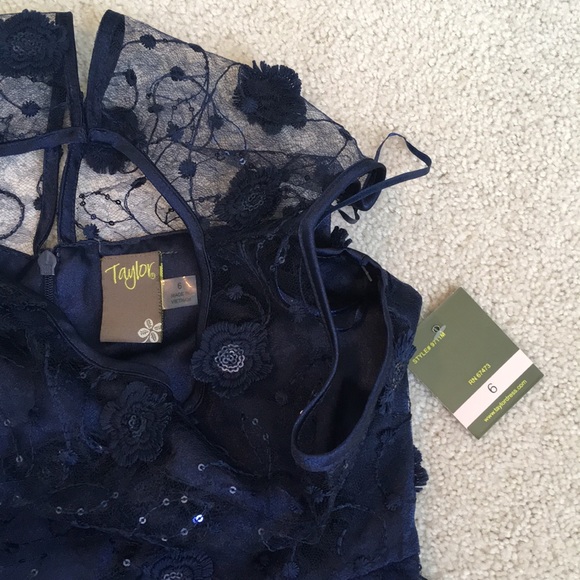 NWT Taylor 3D Floral Lace Cocktail Dress - Picture 4 of 5